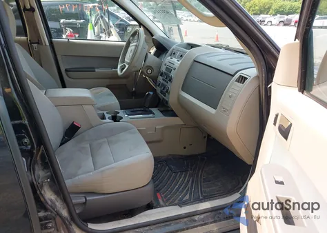 2011 Ford Escape Xlt z USA, uszkodzony, nr VIN 1FMCU9DG4BKA64865